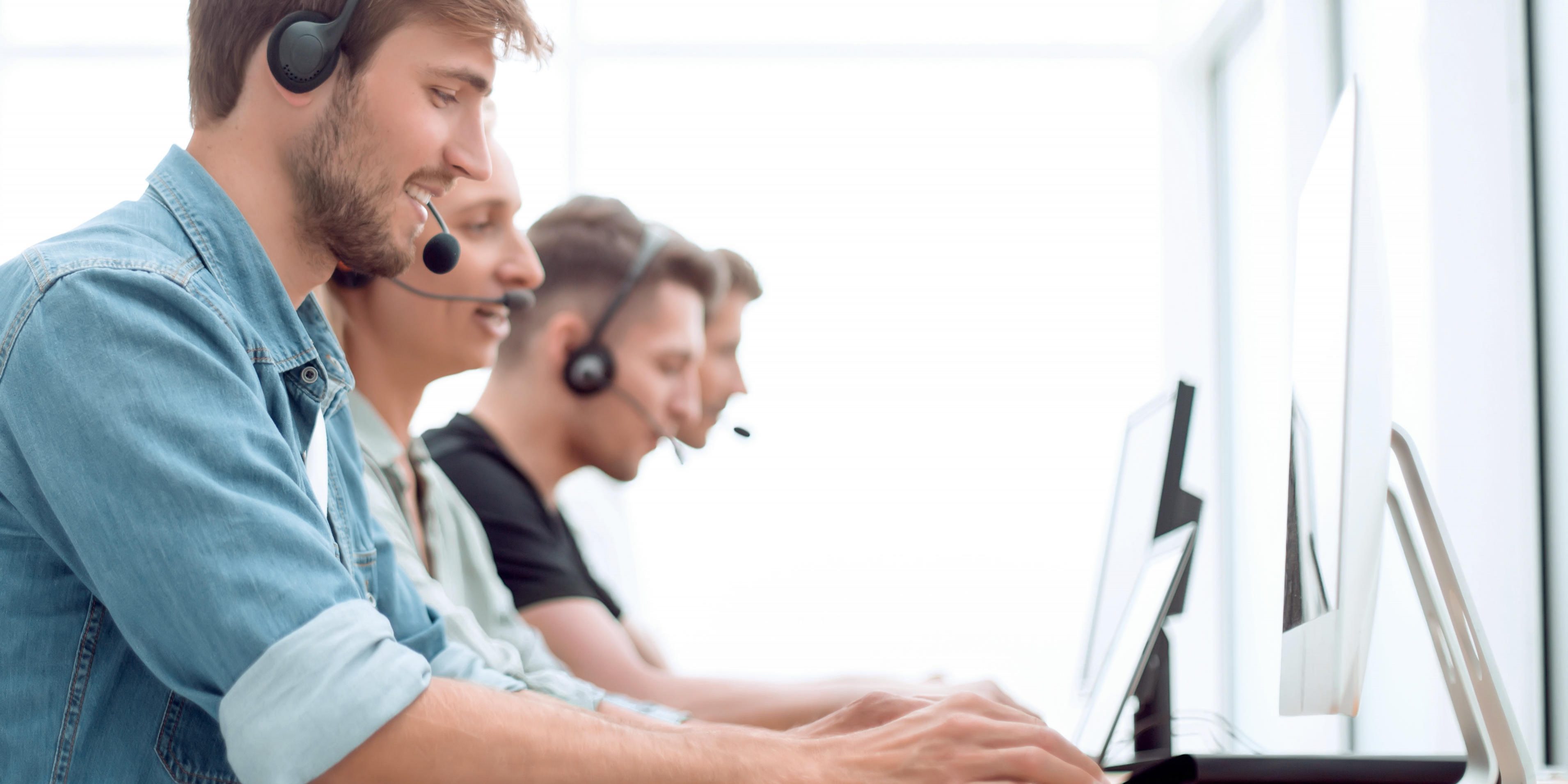 2A9M29D call center consultants use computers to work with clients